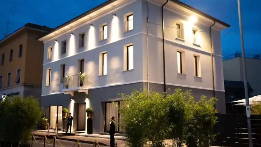 Hotel De Amicis