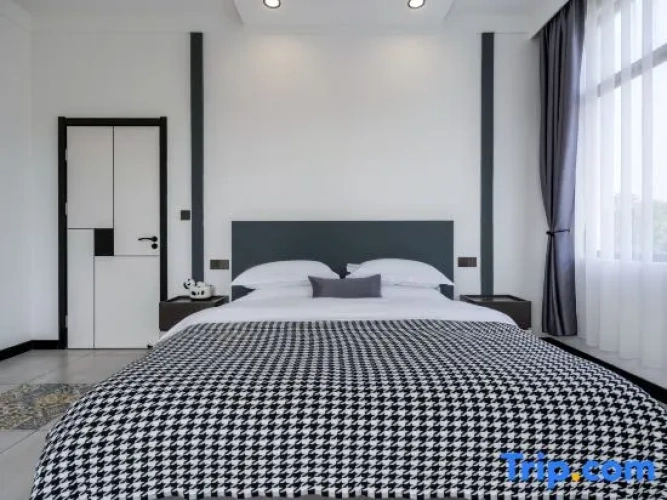 2 Bedrooms Luxury Suite with balcony