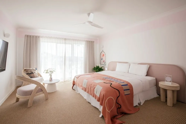 Suite with balcony and with partial ocean view