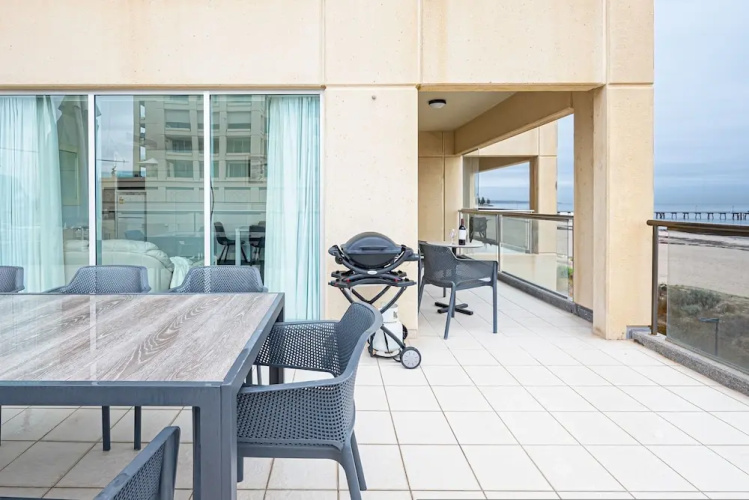 Beachfront Serenity in Glenelg