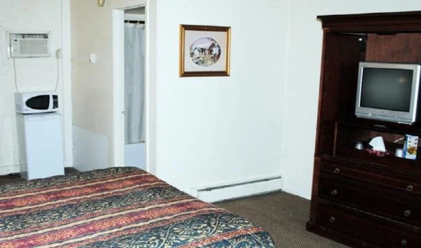 Lodge Motor Inn