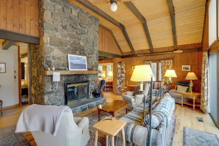 5 Bedrooms Cottage