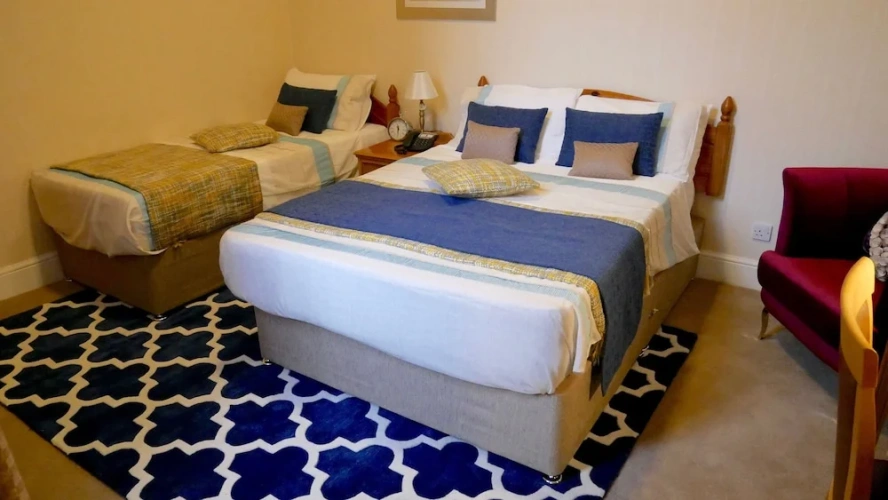 Standard Triple room