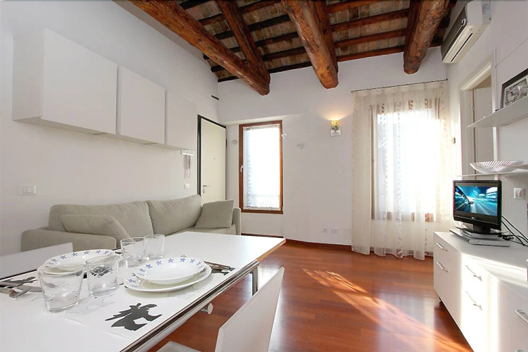 City Apartments - Crystal