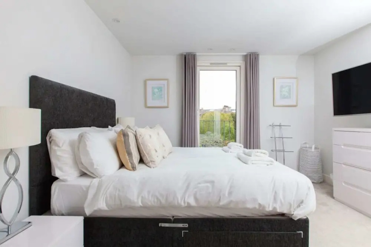 Luxurious Central Edinburgh Apartment - Sleeps 6