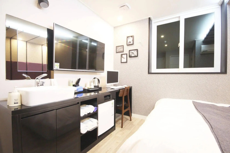 Haru Hotel