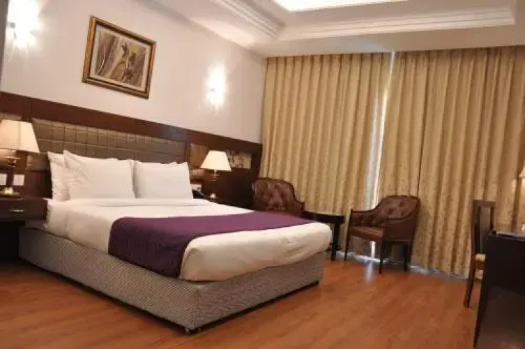 Lilywhite Hotel