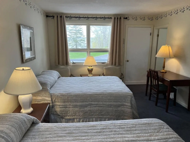High Tide Inn
