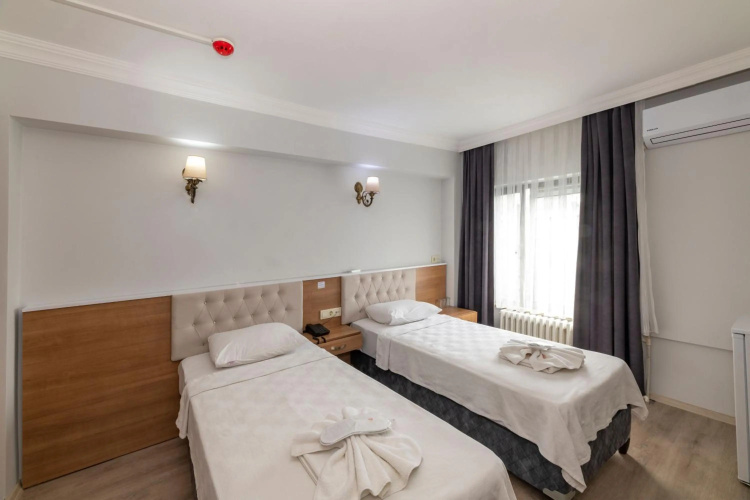 Metro Hotel