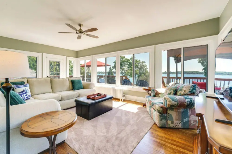 Riverfront St Clair Home - Walk to Downtown!