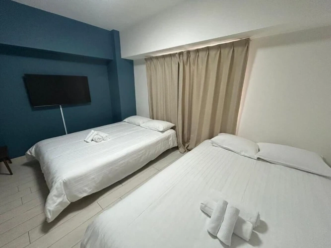 Standard Sextuple Family room