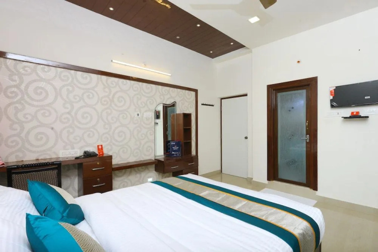OYO 10701 Moukthi Apartment