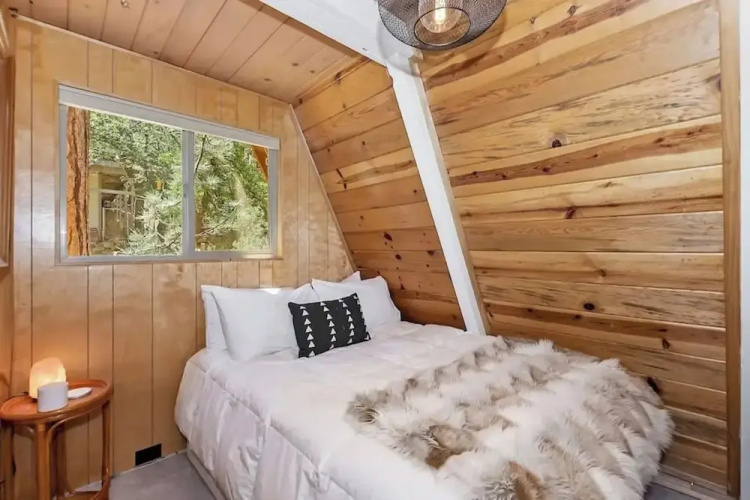 Acute A-frame Cabin w WiFi