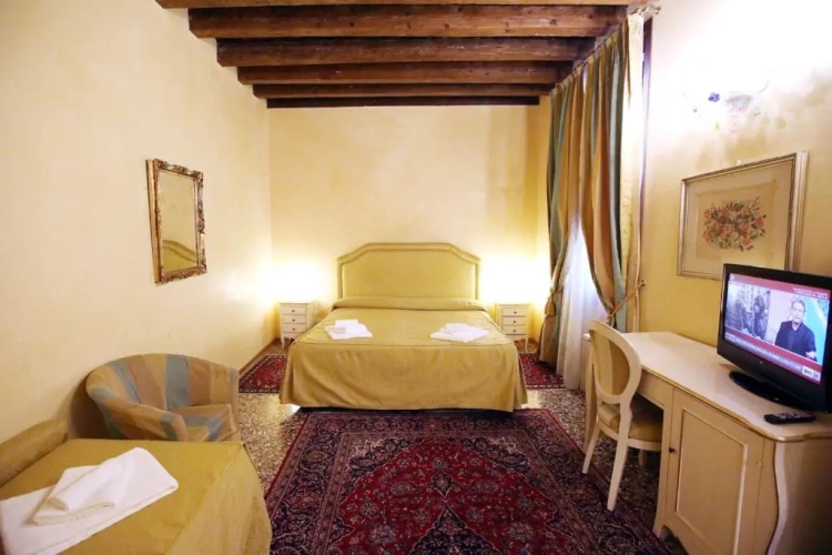 Standard Single room with view