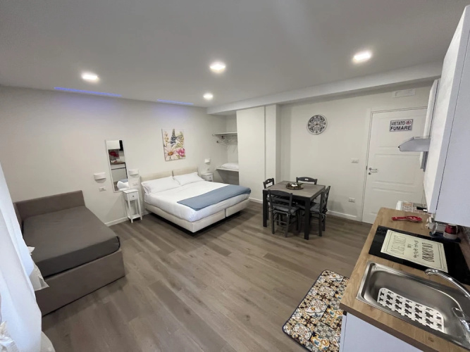 F.Rooms Napoli Via Sementini