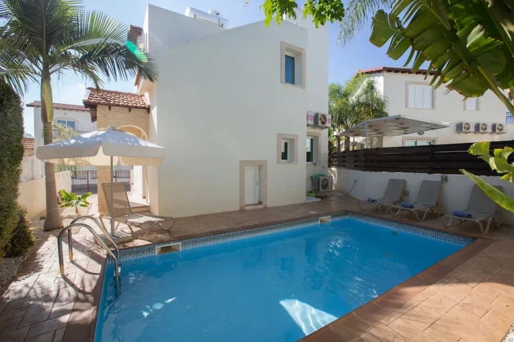 2 Bedrooms Villa with garden view