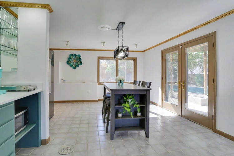 6 Mi to Barr Lake: Apt w/ Yard & Pool Access!