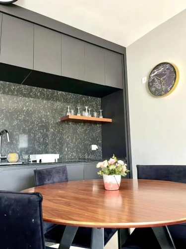 3 Bedrooms Apartment