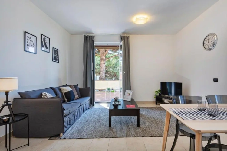 2 Bedrooms Apartment