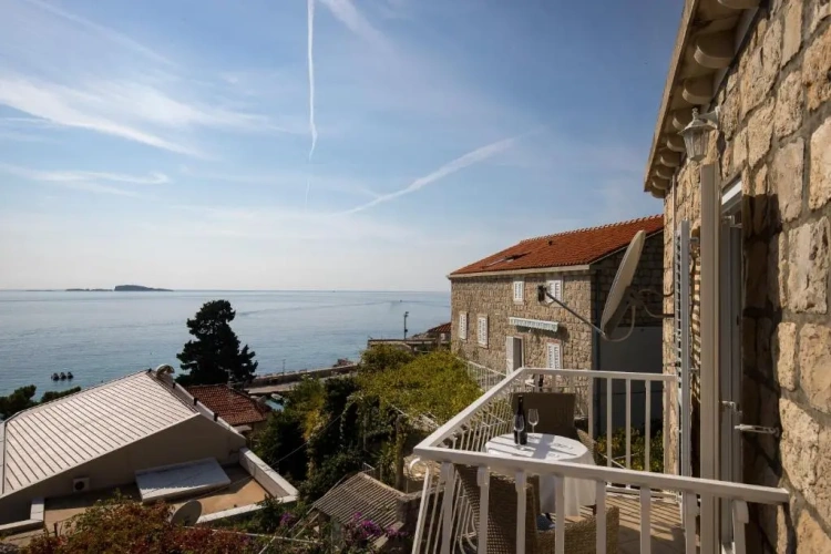 Superior Double room with balcony and with sea view
