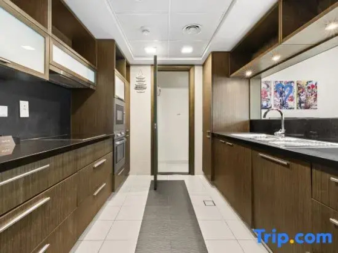 Stunning 2BR in Downtown Partial Burj Khalifa View