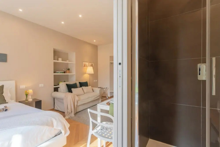 MT Studio by Rent All Como by Rent all Como