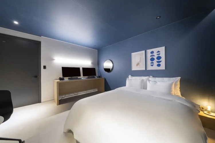 Croissant Hotel Guri by Anook