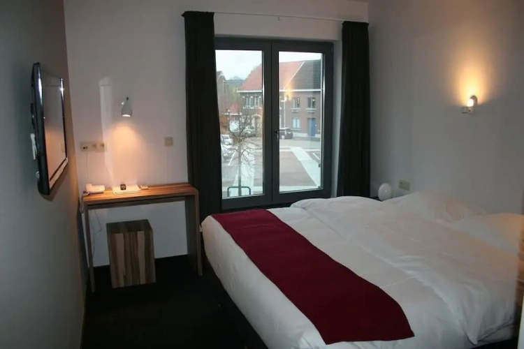 Classic Twin room with view