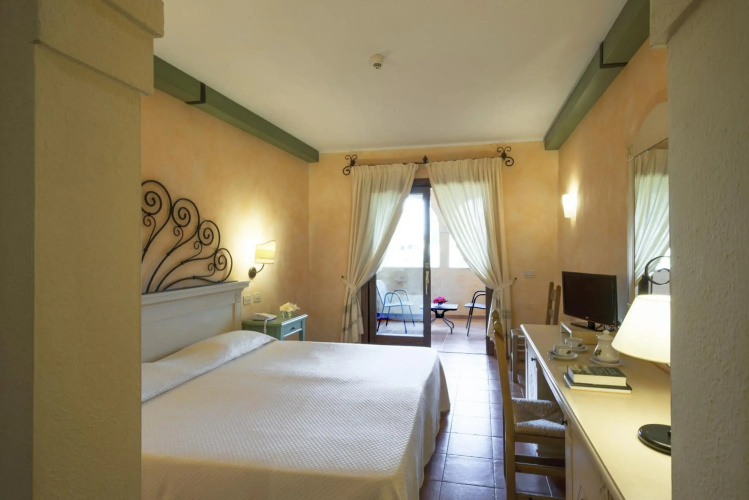 Lantana Resort Hotel & Apartments