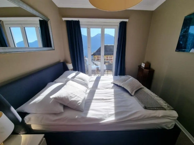Standard Double room with lake view