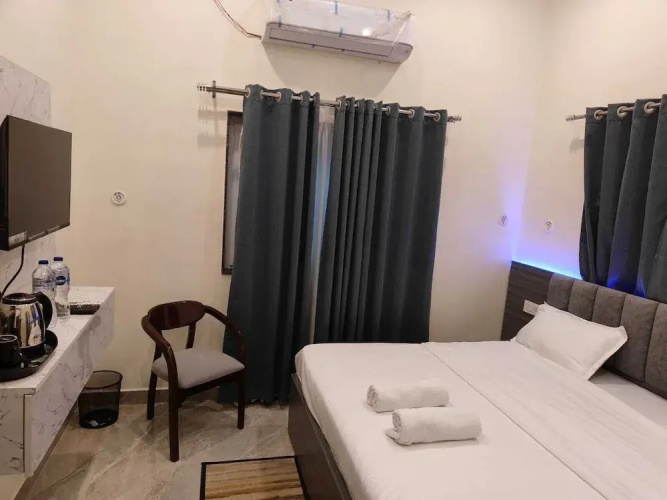 Raghupati Raghav Raja Ram Inn