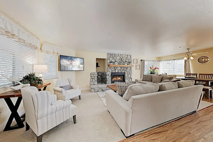 Tree-top Getaway W/ Forested Views & Elevated Deck 3 Bedroom Home