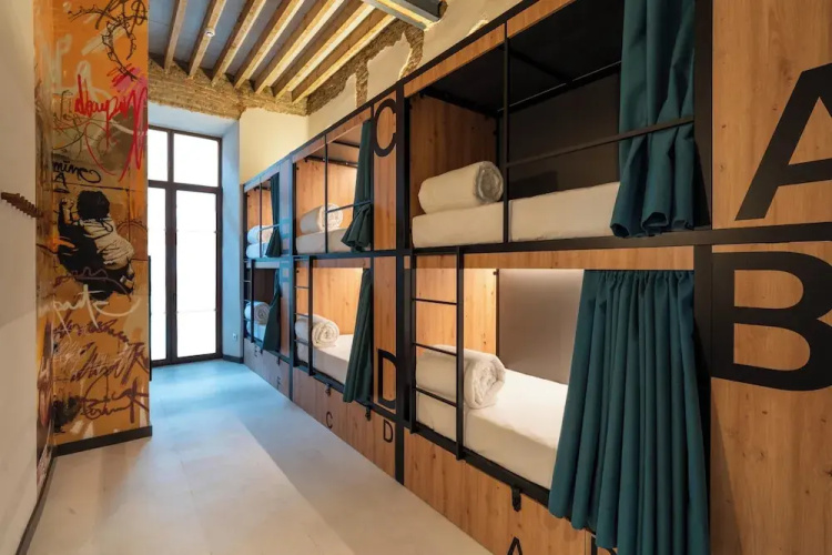 The Central House Granada Elvira Hostel - Granada