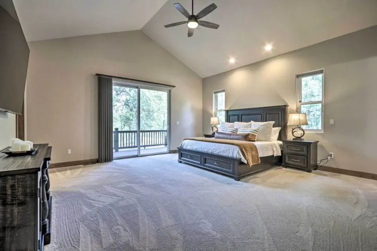 Stylish Show Low House w/ Expansive Deck!