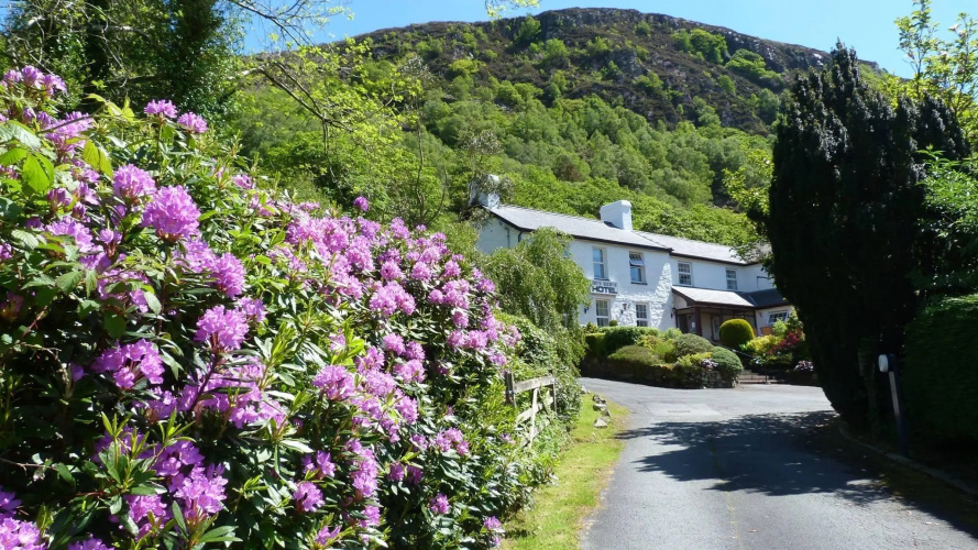 Bryn Eglwys Hotel