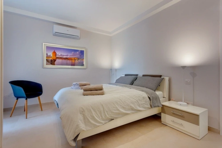 2 Bedrooms Apartment with balcony