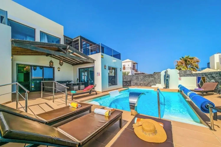 5 Bedrooms Villa with balcony