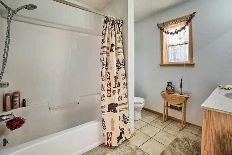 Secluded Lost Lake Cottage w/ Spacious Loft!