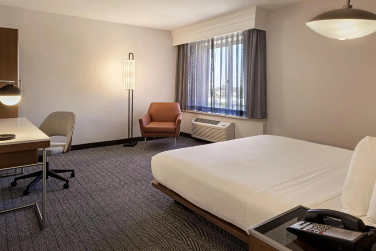 Courtyard by Marriott Baldwin Park