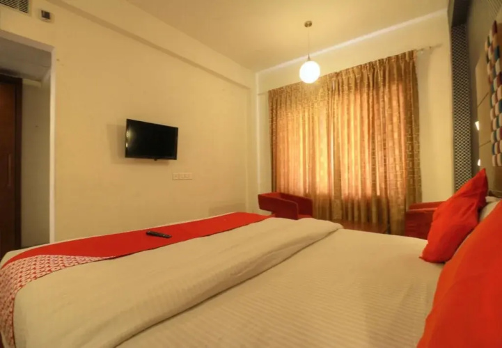 Hotel Vels Grand Inn
