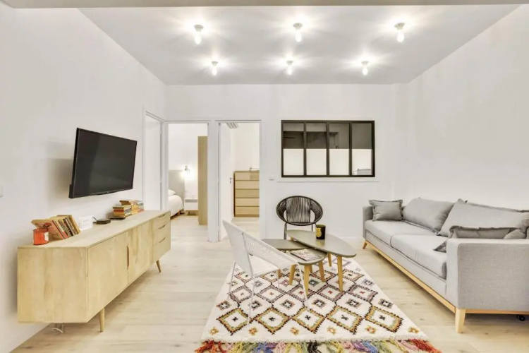Central & Stylish Renovated Parisian Apt / 6-8 Guests