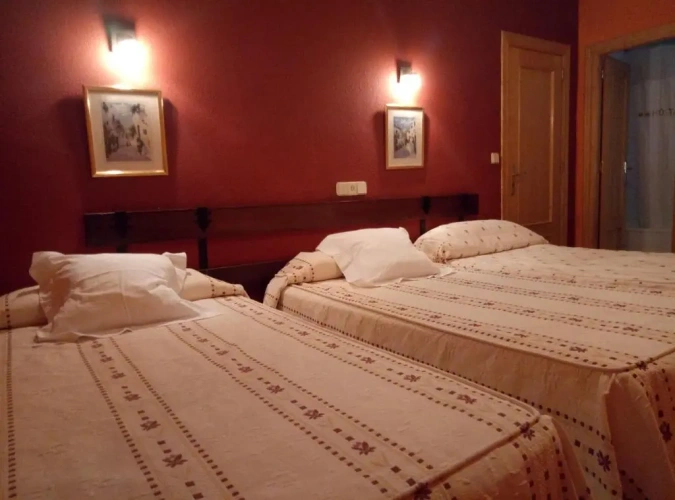 Standard Triple room