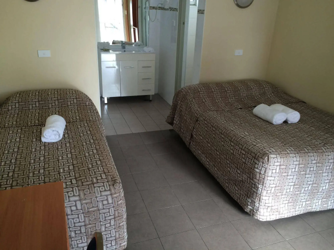 Liberty Plains Motor Inn