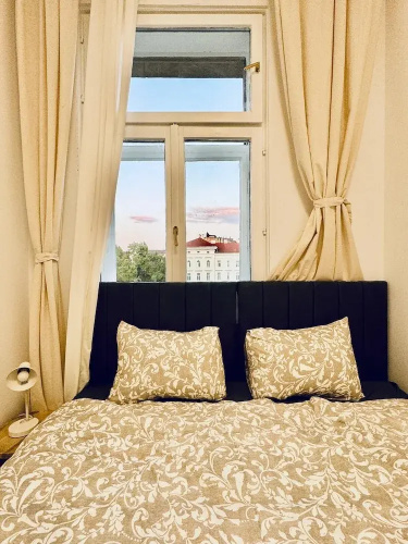 Elegant 4BR Apt Near Westbahnhof