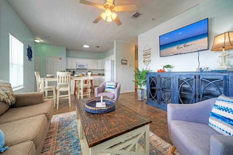 4 Bedrooms Cottage