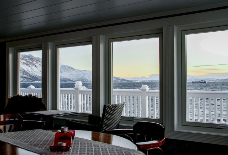By the Sea - Luxury Apartment