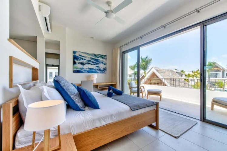 4 Bedrooms Sextuple Villa