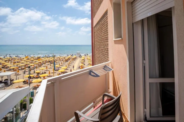 Standard Double room with partial sea view