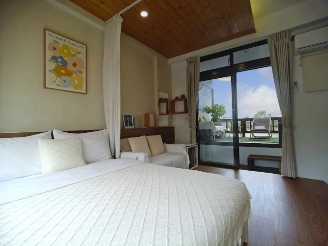 1 Bedroom Deluxe Double room with mountain view