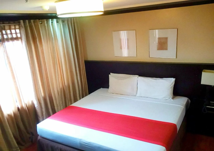 Iriga Plaza Hotel